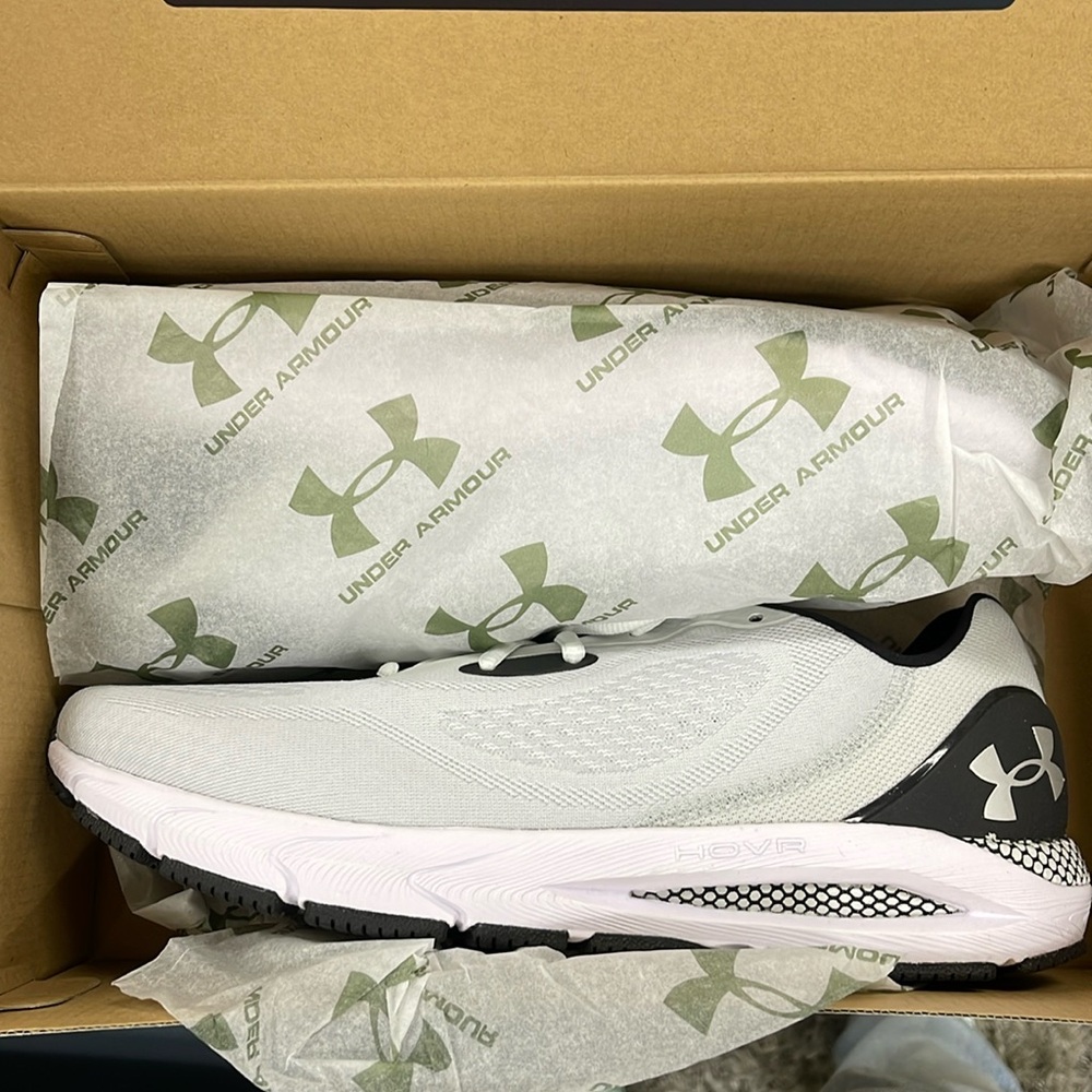 Under Armour UA HOVR Sonic 5 Men’s Running Shoe. Size 12